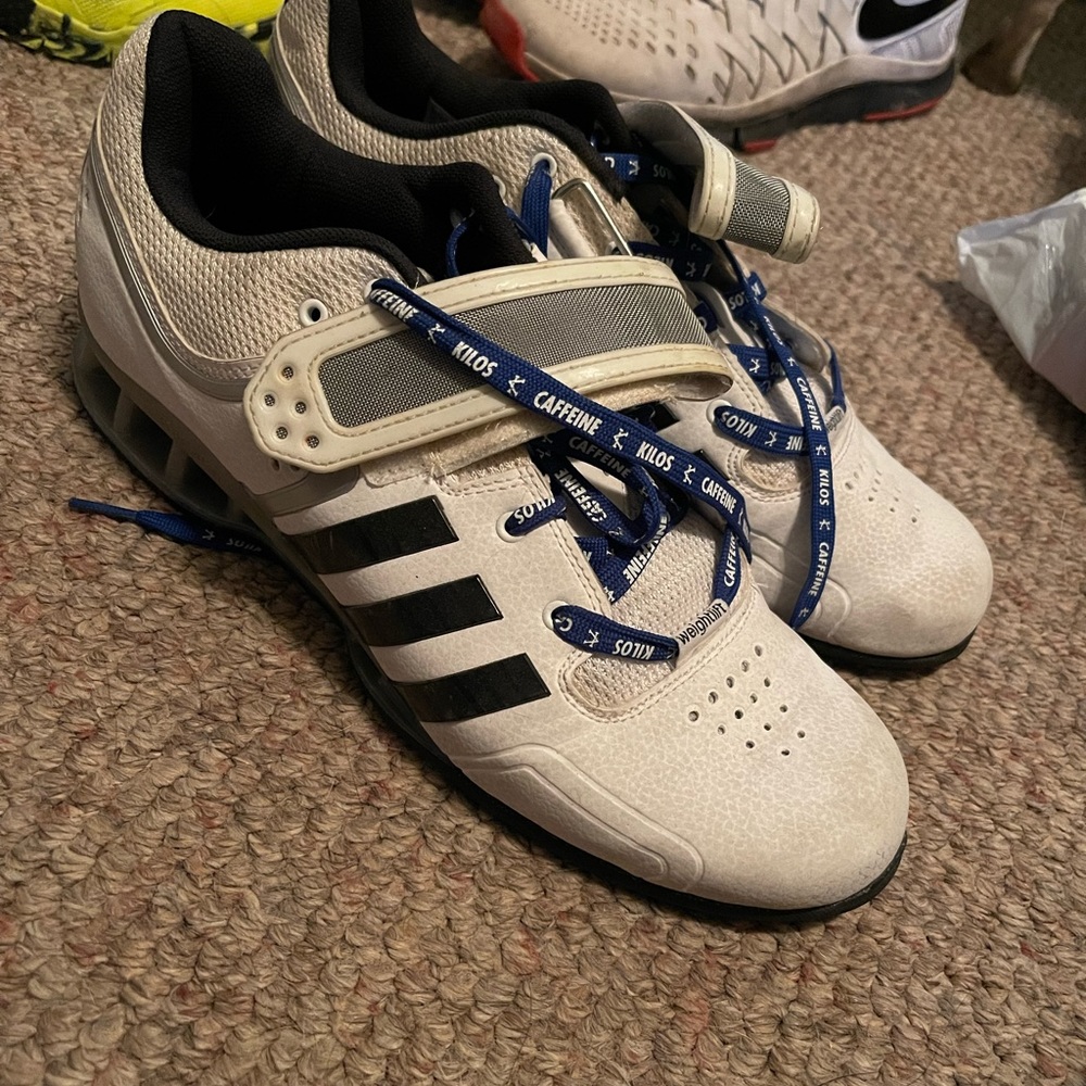 Weightlifting shoes